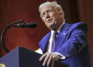 AP, Trump yönetimi yetkililerine dava açtı