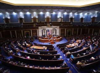 ABD Senatosu, Trump’ın vergi kesintisi tasarısını onayladı