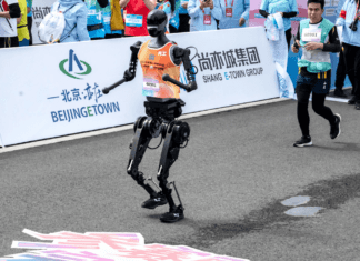 İnsansı robotlar Pekin’de yarı maratona katıldı
