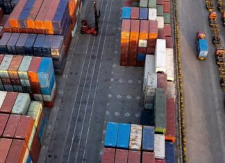 ABD limanlarında ithalat kargoları 2023’ten bu yana ilk kez düşüşe geçiyor