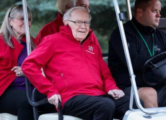 Warren Buffett, 2025 Sonunda CEO’luk Görevini Greg Abel’e Devredecek