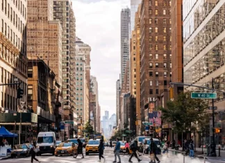 X, New York Eyaletine Dava Açtı